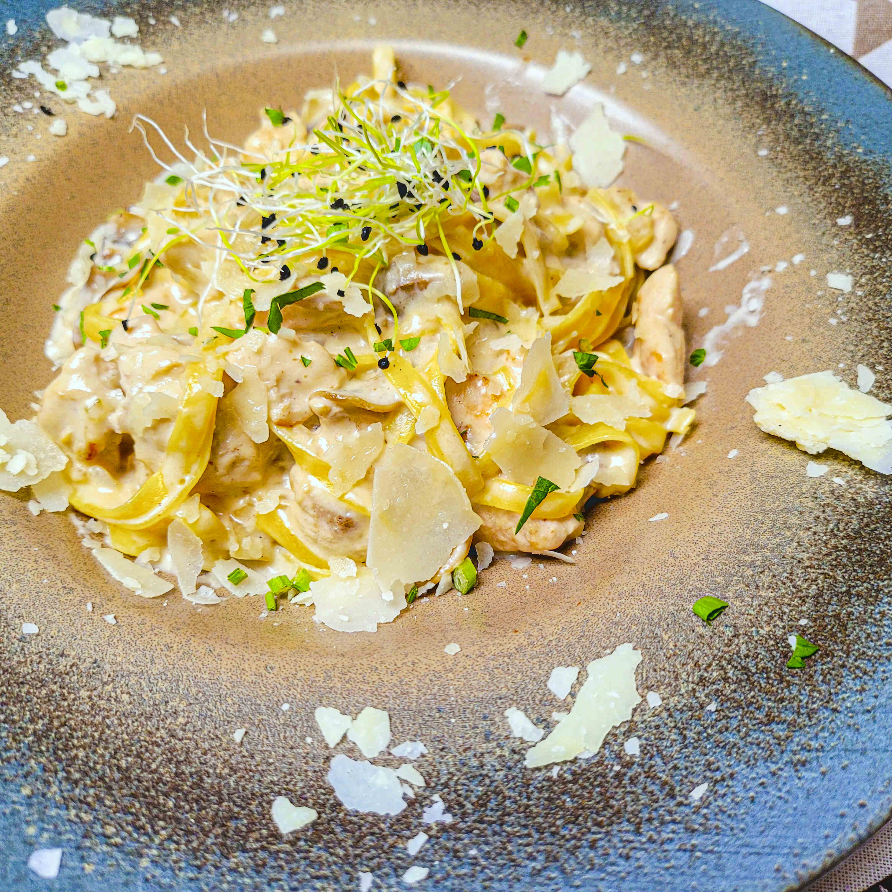 Tagliatelle pollo e funghi